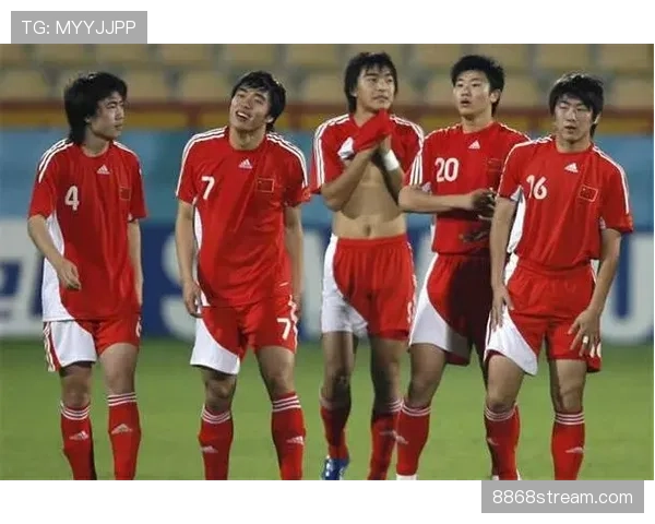 场外替补席冲突如何影响足球比赛的判罚规则解析