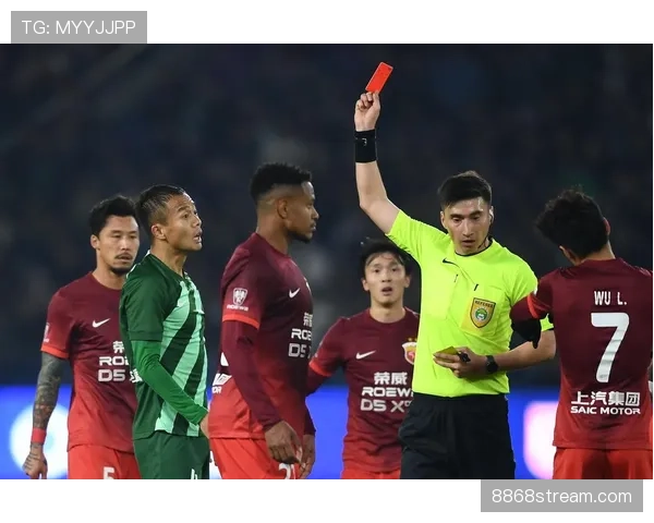 故意踢人犯规判罚标准，哪些行为会被直接红牌罚下？